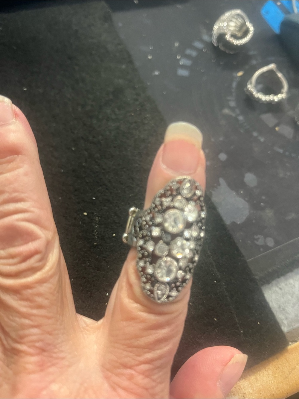 Vintage-Inspired Silver Crystal Thumb Ring - Sparkling Silver Statement stretche